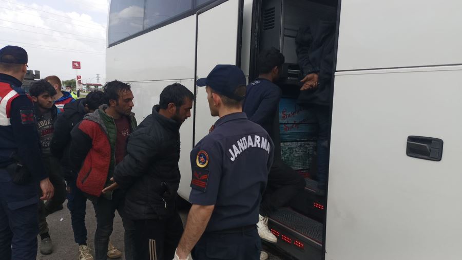 Tırın  Dorsesinden 134 Kaçak Göçmen Çıktı