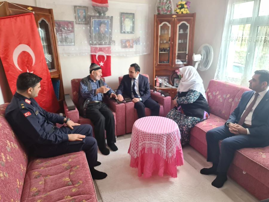 İlçe Kaymakamı Şehit Ailelerini Ziyaret Etti