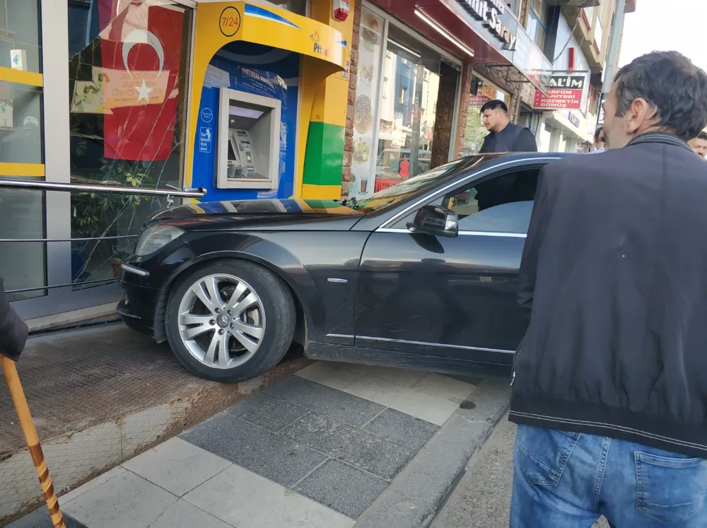 Faciadan kıl payı dönüldü, o anlar güvenlik kamerasına yansıdı