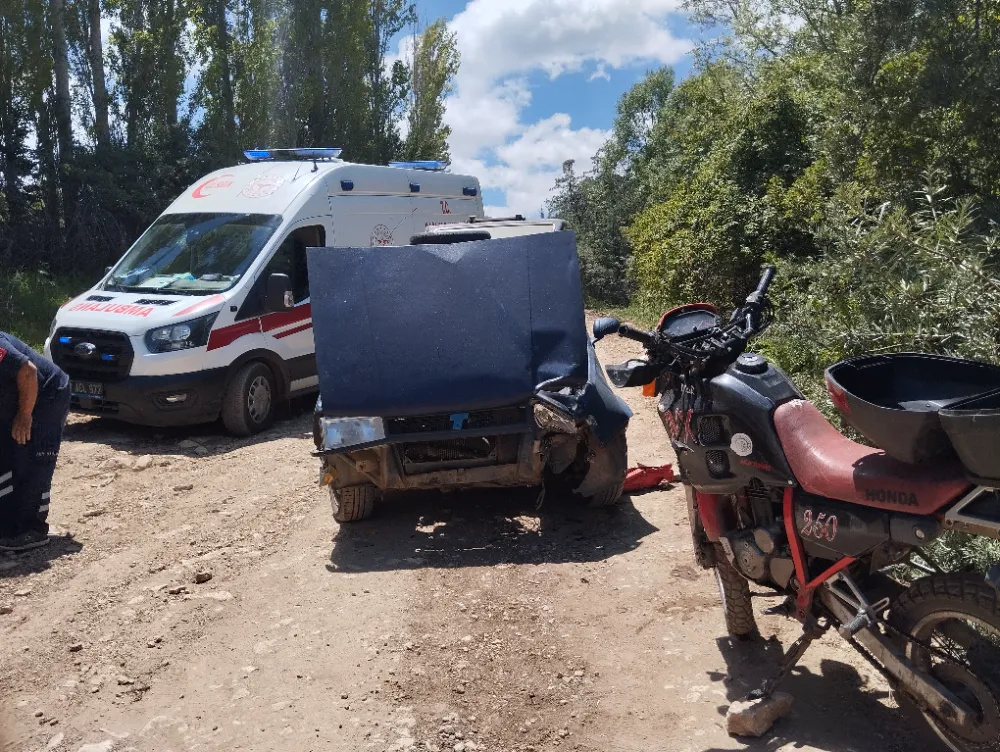 Motosikletle otomobil çarpıştı: 2 yaralı