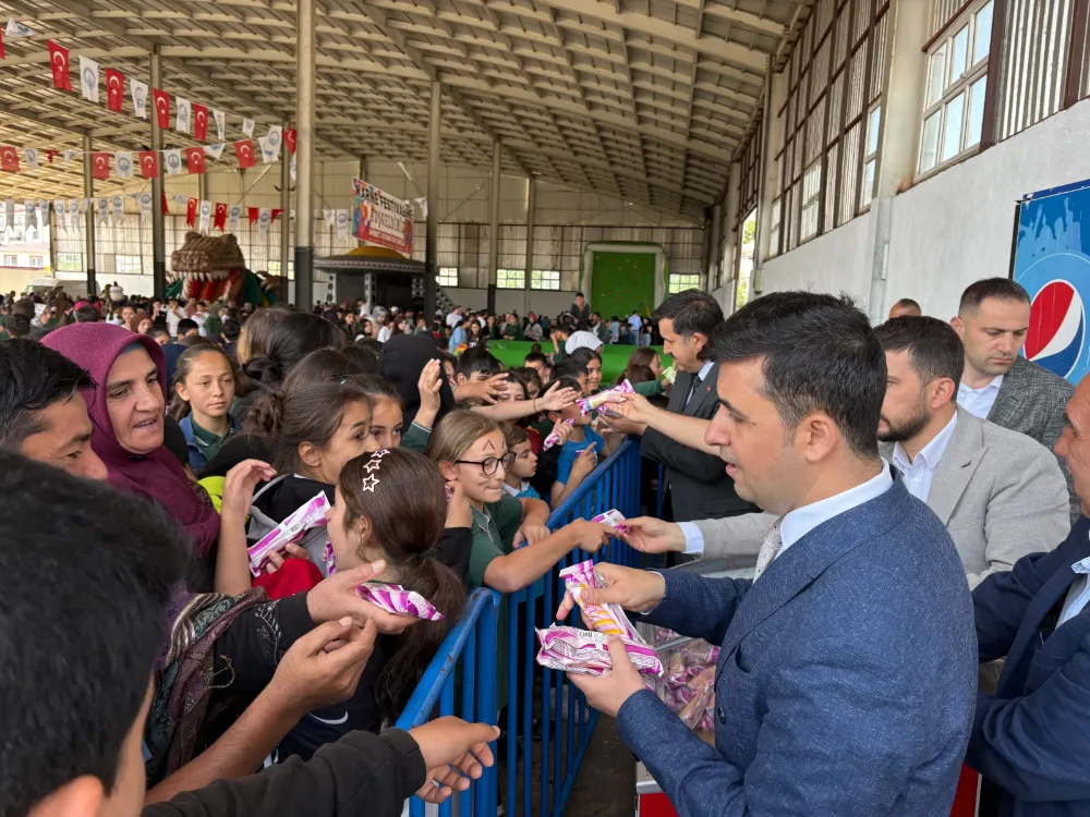 Suşehri’nde çocuklar için karne festivali düzenlendi